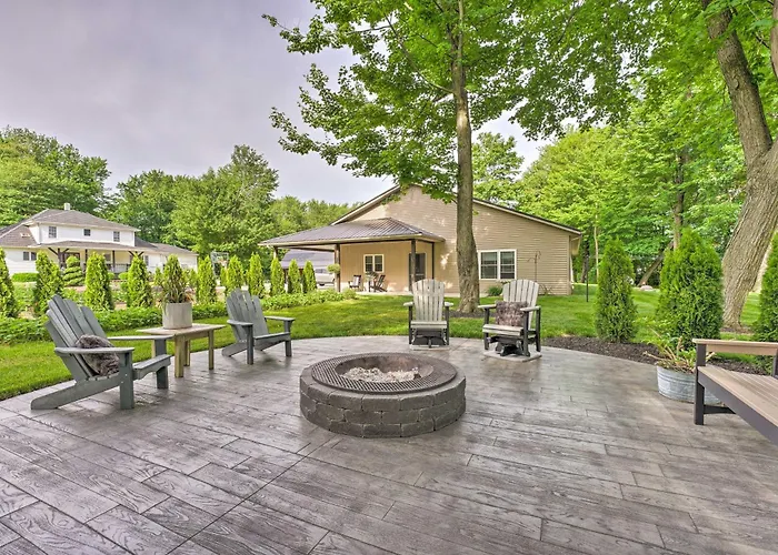 Shipshewana Guest House With Fire Pit!